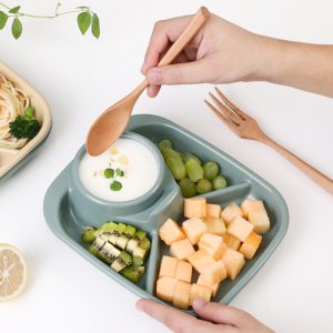 Khay ăn chia 3 ngăn kèm khay để cốc Inomata (hình chữ nhật - màu xanh)