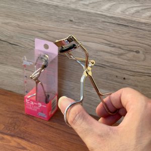 Dụng cụ bấm mi cong Mitsuki (kèm 1 miếng đệm thay thế)