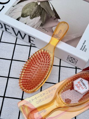 Lược chải tinh chất mật ong dưỡng tóc suôn mượt Honey VeSS (size nhỏ)