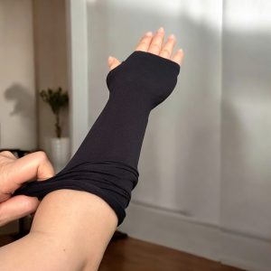 Găng tay chống nắng co giãn Anti-UV 99.3% Matsuno Kogyo 40cm (màu đen)